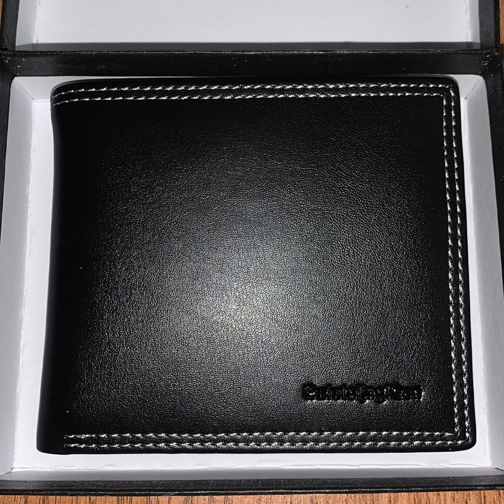 Black Stitched Men’s Wallet